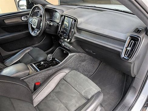Used 2019 Volvo XC40 T5 R-Design AWD/4WD image 4