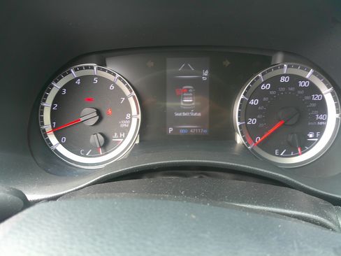 Used 2022 Toyota Highlander LE image 22