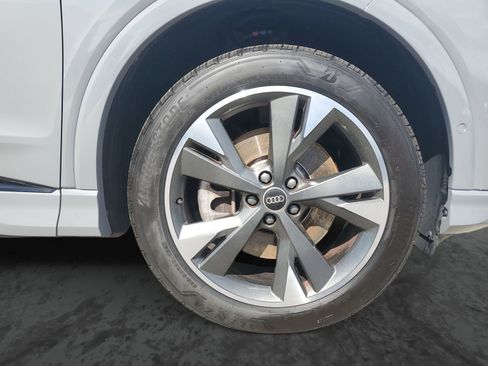 Used 2024 Audi Q4 e-tron Prestige image 6