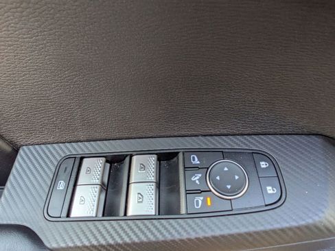 Used 2024 Mitsubishi Outlander SE image 11