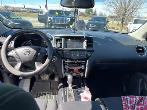 Used 2017 Nissan Pathfinder SV w/ Trailer Tow Package image 10