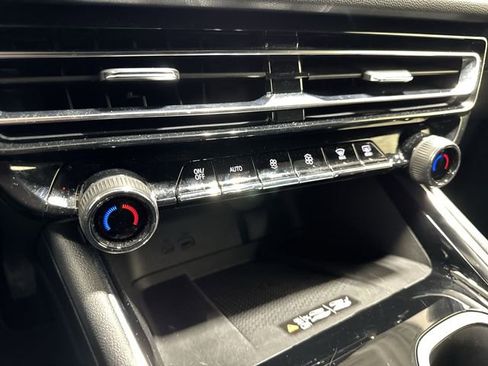 Certified 2025 Chevrolet Traverse LT FWD image 20