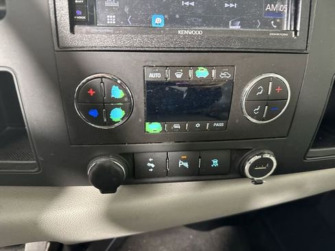 Used 2011 Chevrolet Silverado 2500 LT w/ Interior Plus Package RWD image 9