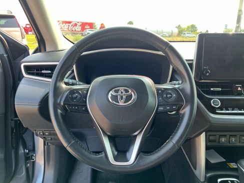 Used 2023 Toyota Corolla Cross XLE w/ Convenience Package AWD/4WD image 13