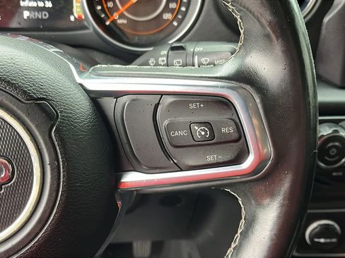 Used 2018 Jeep Wrangler Unlimited Sahara image 13