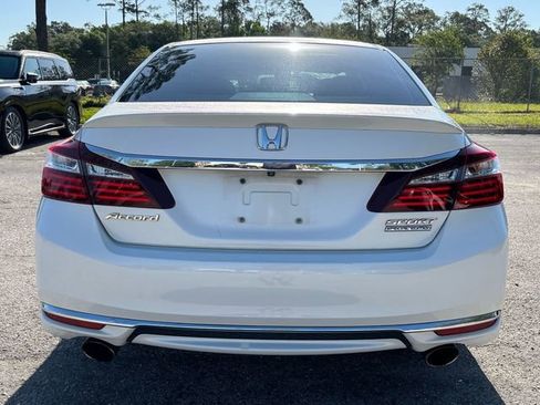 Used 2017 Honda Accord Sport Special Edition image 6