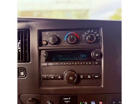 Used 2025 Chevrolet Express 3500 LT w/ LT Preferred Equipment Group RWD image 11
