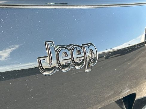 Used 2025 Jeep Grand Cherokee L Limited w/ Black Appearance Package AWD/4WD image 32