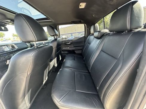 Used 2020 Toyota Tacoma TRD Off-Road w/ TRD Premium Off Road Package AWD/4WD image 30