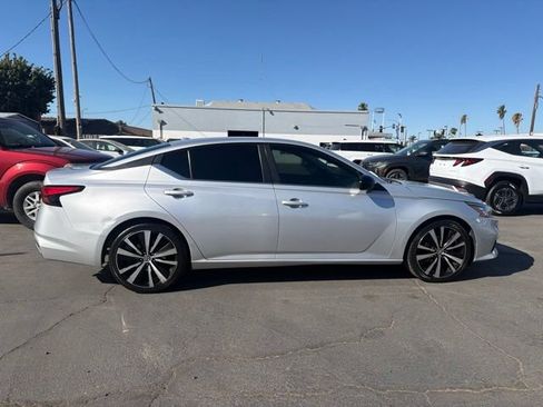 Used 2019 Nissan Altima 2.5 SR FWD image 4