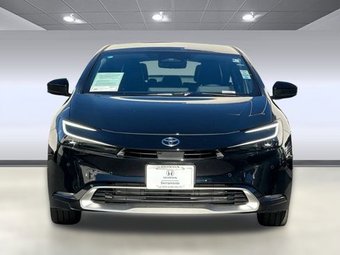 Used 2025 Toyota Prius Plug-In Hybrid image 6