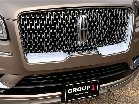 Used 2018 Lincoln Navigator L Reserve w/ Technology Package image 29