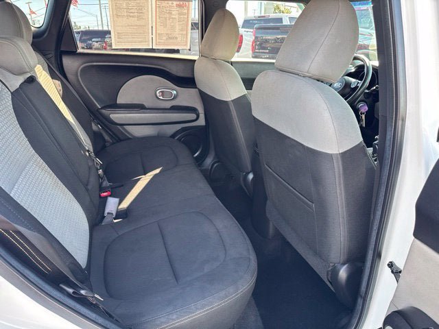 Used 2016 Kia Soul + FWD image 21