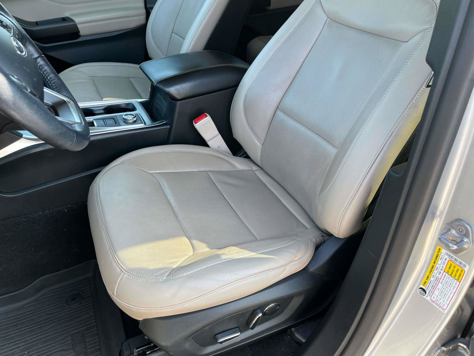 Used 2020 Ford Explorer Limited AWD/4WD image 32