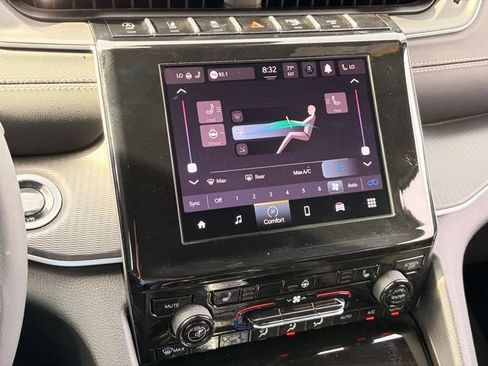 Certified 2025 Jeep Grand Cherokee Altitude AWD/4WD image 10