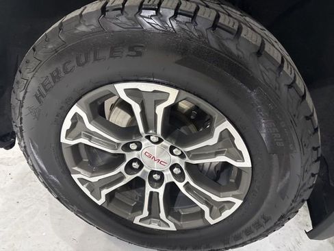 Used 2025 GMC Sierra 1500 SLT image 40