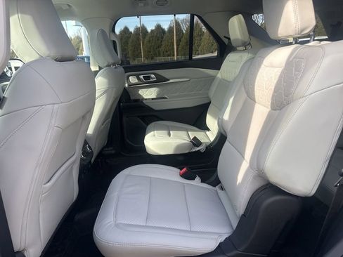 Used 2025 Ford Explorer Platinum w/ Ultimate Package image 16