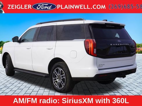 Used 2025 Ford Expedition Active AWD/4WD image 3