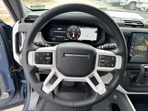 Certified 2025 Land Rover Defender 110 S image 28