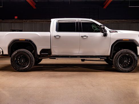 Used 2022 GMC Sierra 3500 Denali w/ Denali Ultimate Package image 10