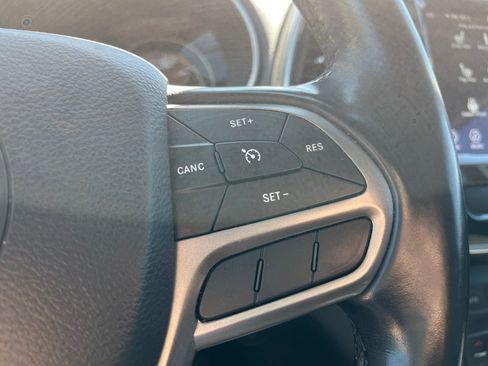 Used 2020 Jeep Cherokee Limited FWD image 19