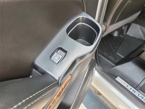 Used 2020 Chevrolet Suburban Premier image 19