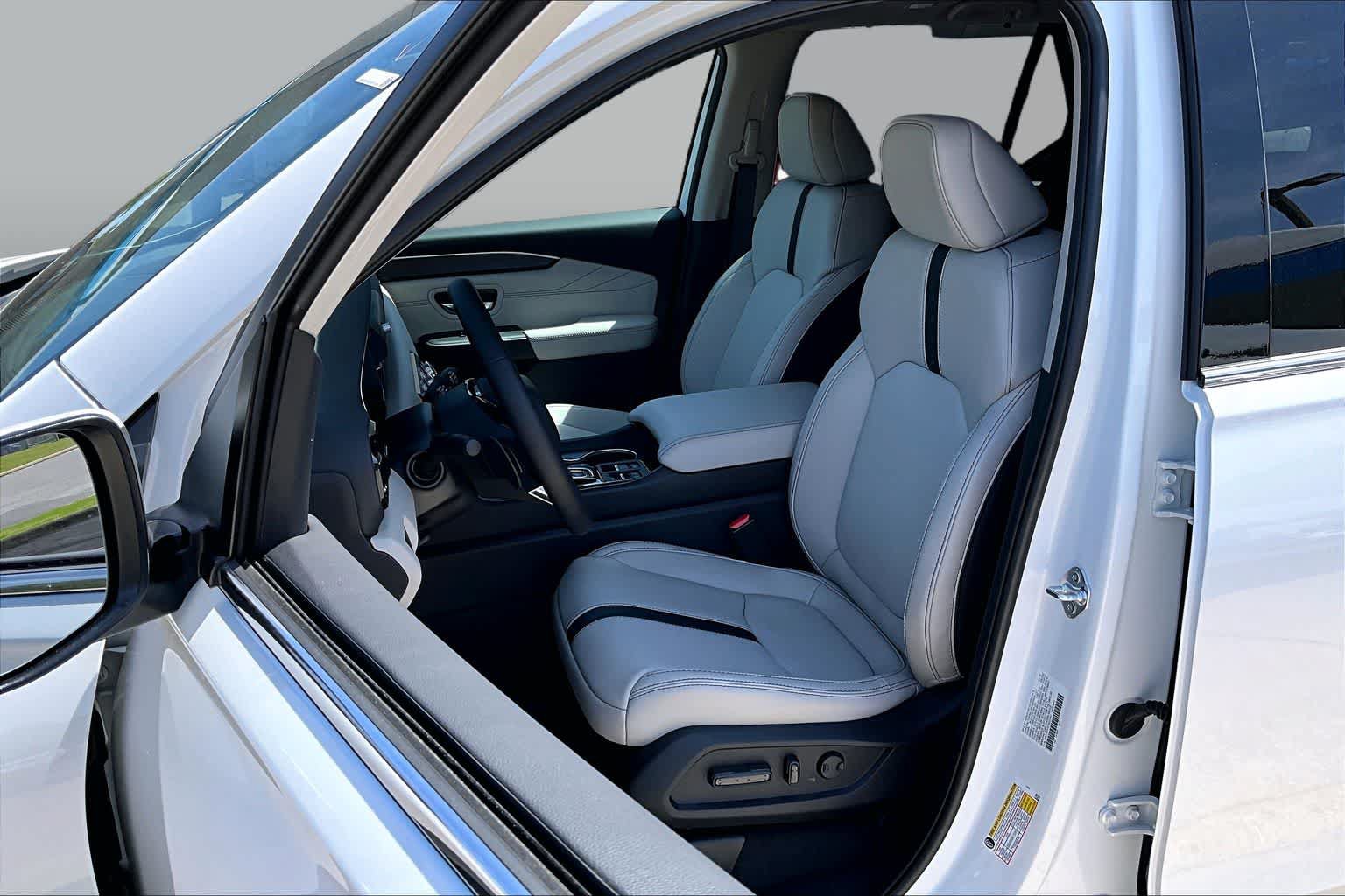 New 2026 Honda Pilot Touring image 9