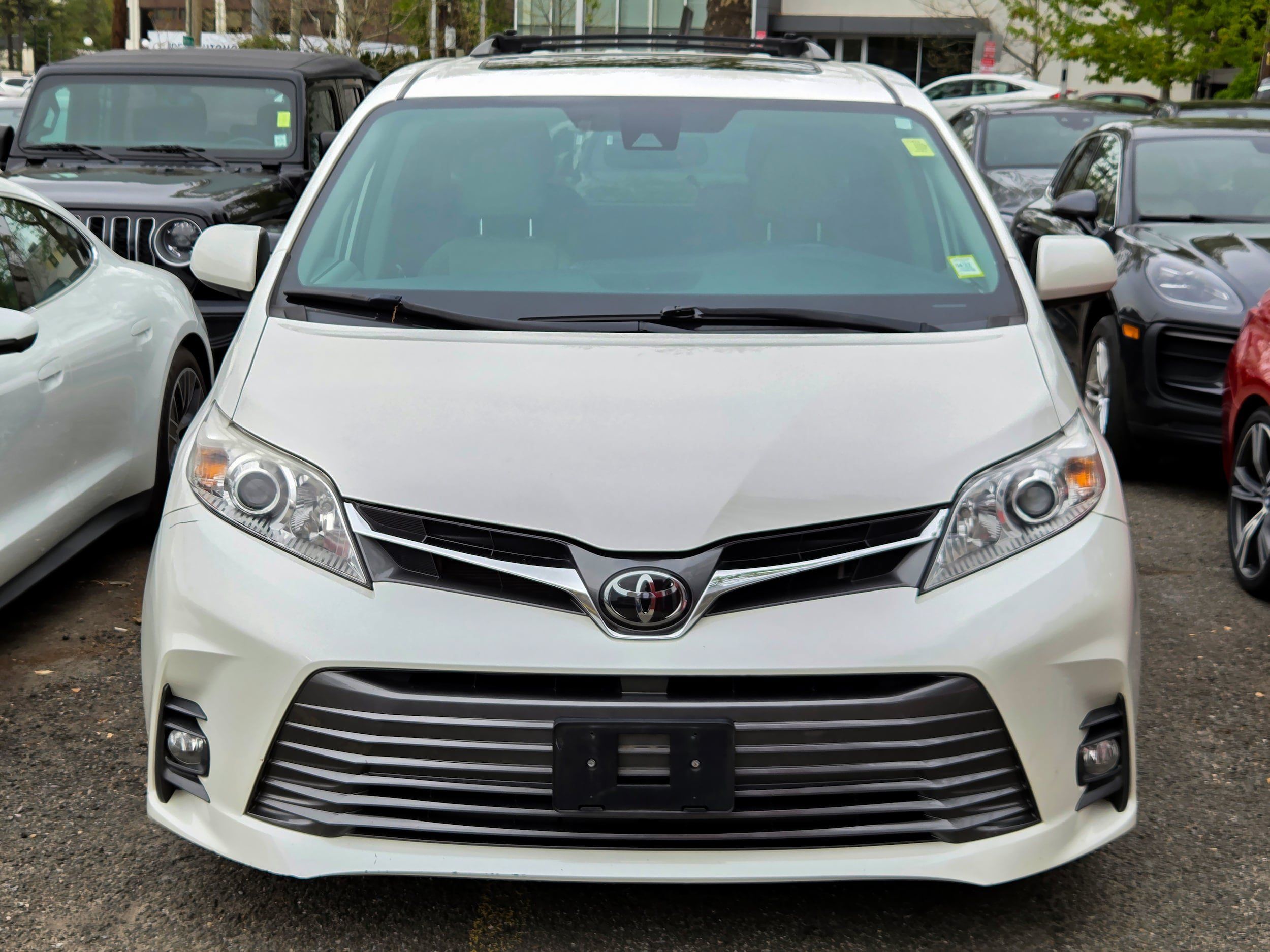 Used 2020 Toyota Sienna XLE FWD image 9