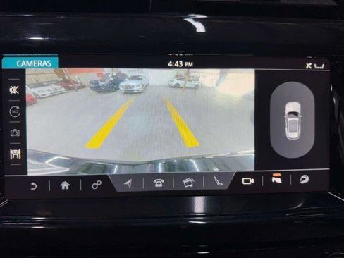 Used 2017 Land Rover Discovery HSE AWD/4WD image 30