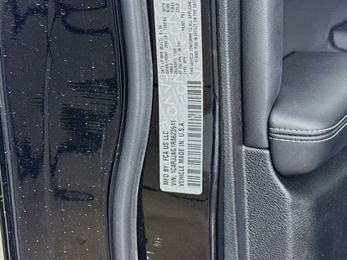Used 2024 Jeep Grand Cherokee L Laredo RWD image 32