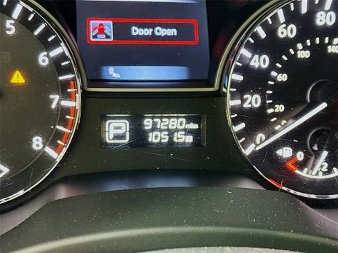 Used 2015 Nissan Pathfinder SL image 12