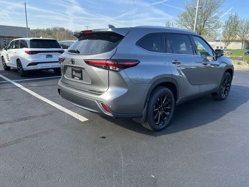 Used 2025 Toyota Highlander Limited image 3