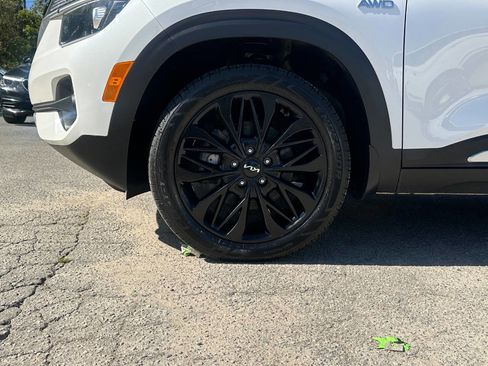 Used 2022 Kia Seltos Nightfall Edition image 38