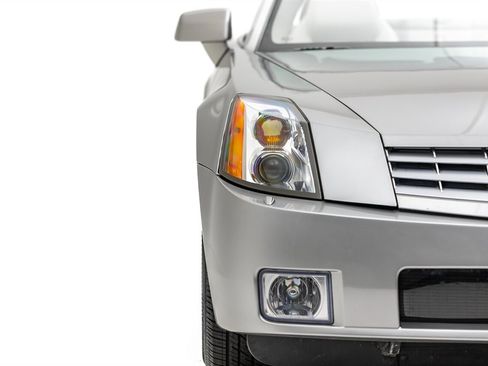 Used 2005 Cadillac XLR image 9