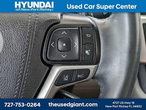 Used 2019 Toyota Highlander XLE AWD/4WD image 34