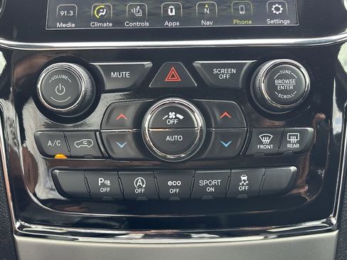 Used 2022 Jeep Grand Cherokee Laredo X image 22