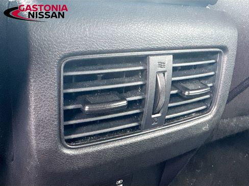 Used 2025 Nissan Rogue SV FWD image 33