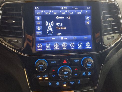 Used 2020 Jeep Grand Cherokee Altitude RWD image 25