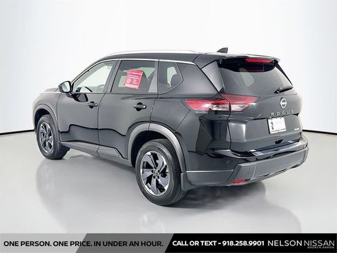 Certified 2025 Nissan Rogue SV w/ SV Premium Package FWD image 7
