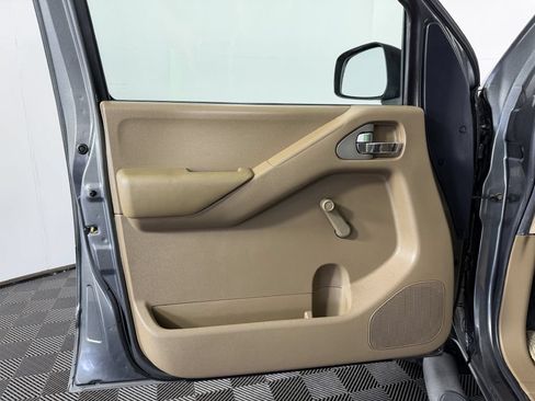 Used 2005 Nissan Frontier SE AWD/4WD image 31