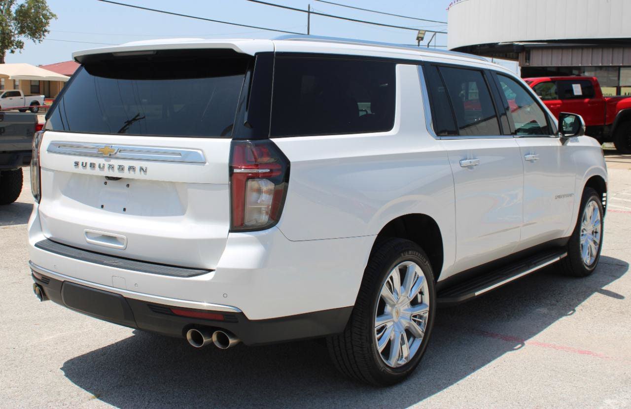 Used 2022 Chevrolet Suburban High Country AWD/4WD image 3