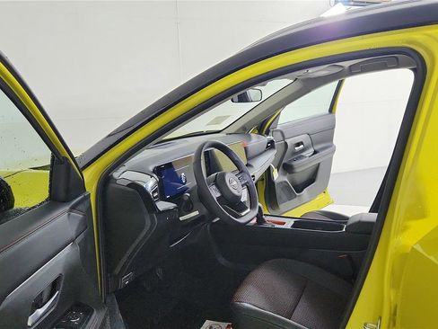 New 2026 Nissan Kicks SR w/ Cold Weather Package image 9