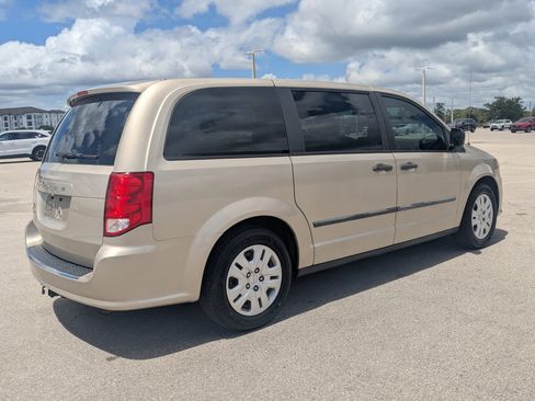 Used 2014 Dodge Grand Caravan American Value Package FWD image 6