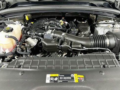 Used 2023 Jeep Grand Cherokee Laredo AWD/4WD image 19