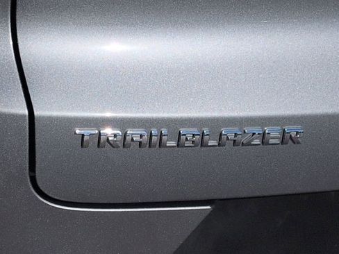 Used 2025 Chevrolet TrailBlazer LT FWD image 10