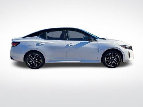 New 2025 Nissan Sentra SR image 6