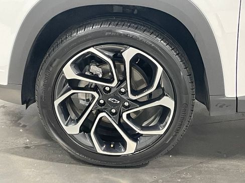 Used 2025 Chevrolet Trax RS FWD image 35