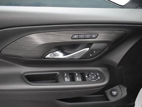 Used 2023 GMC Terrain SLT image 14