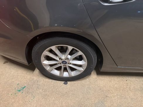 Used 2020 Ford Fusion SE image 21