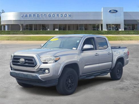 Used 2021 Toyota Tacoma SR5 RWD image 2